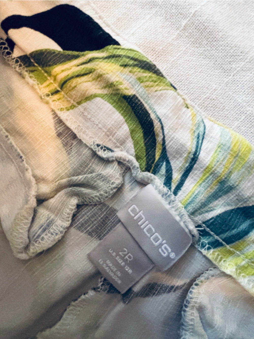 Chico's Leaf-Print Cropped Pants - White, Green & Blue Chico’s Size 2 - Picture 5 of 8